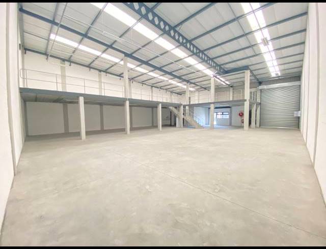 608M² WAREHOUSE TO LET IN STIKLAND INDUSTRIAL
